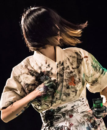 小松美羽 - 灯し続け、歩き続け -
